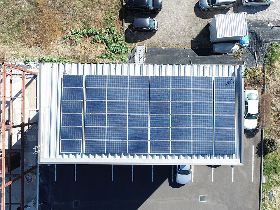本社1号館に設置した屋上太陽光発電設備